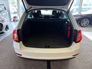 SKODA Octavia Combi 1.5 TSI Style DSG | Leichter Hagelschaden | SEHR GEPFLEGT | Windschutzscheibe Neu |