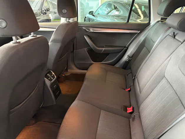SKODA Octavia Combi 1.5 TSI Style DSG | Leichter Hagelschaden | SEHR GEPFLEGT | Windschutzscheibe Neu |