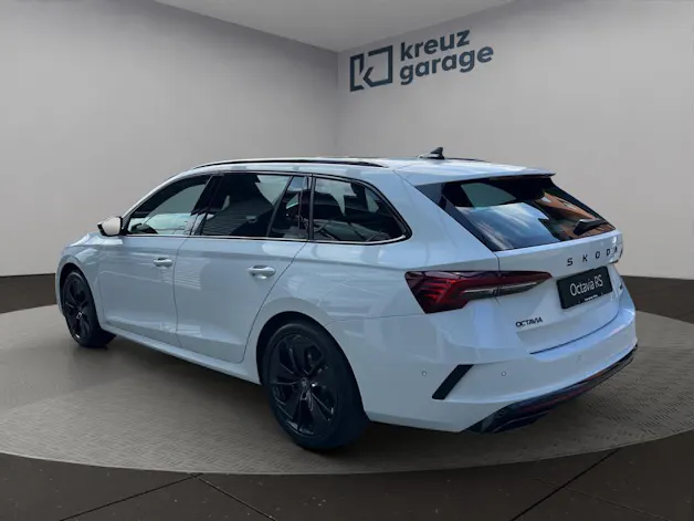 SKODA Octavia Combi 2.0 TSI DSG RS