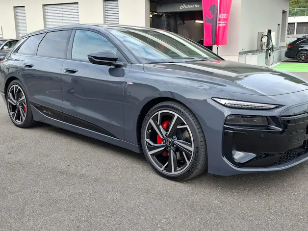 AUDI A6 Avant e-tron quattro