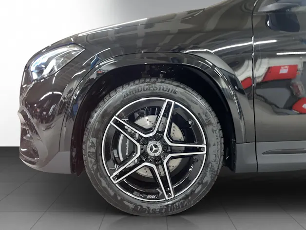 MERCEDES-BENZ GLA 200 Night Star 7G-DCT