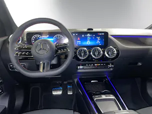 MERCEDES-BENZ GLA 200 Night Star 7G-DCT