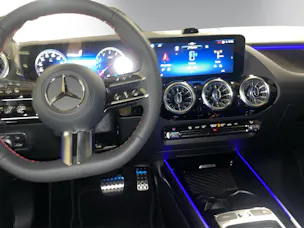 MERCEDES-BENZ GLA 200 Night Star 7G-DCT