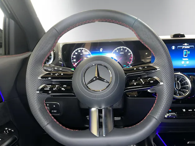 MERCEDES-BENZ GLA 200 Night Star 7G-DCT