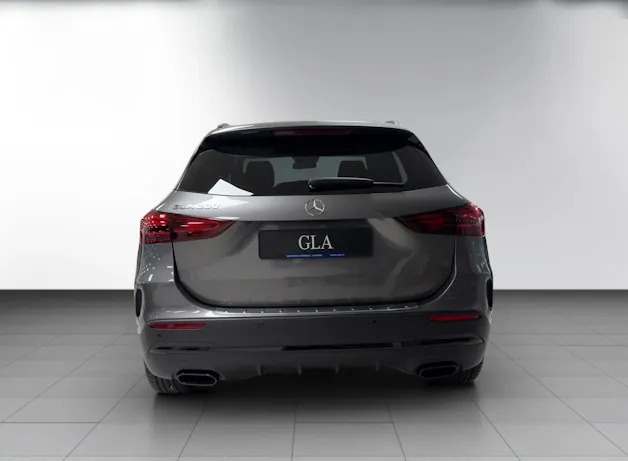 MERCEDES-BENZ GLA 200 Night Star 7G-DCT