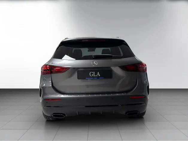 MERCEDES-BENZ GLA 200 Night Star 7G-DCT
