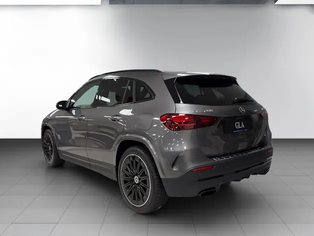 MERCEDES-BENZ GLA 200 Night Star 7G-DCT