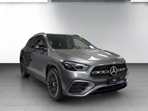 MERCEDES-BENZ GLA 200 Night Star 7G-DCT
