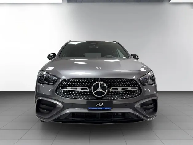 MERCEDES-BENZ GLA 200 Night Star 7G-DCT