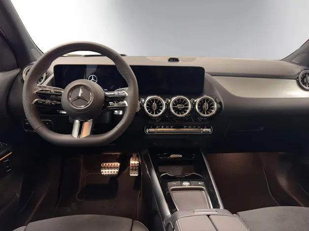 MERCEDES-BENZ GLA 200 Night Star 7G-DCT