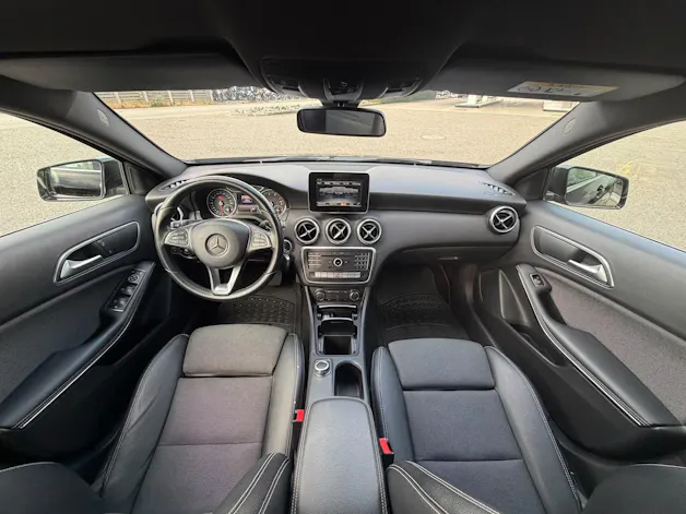 MERCEDES-BENZ A 180