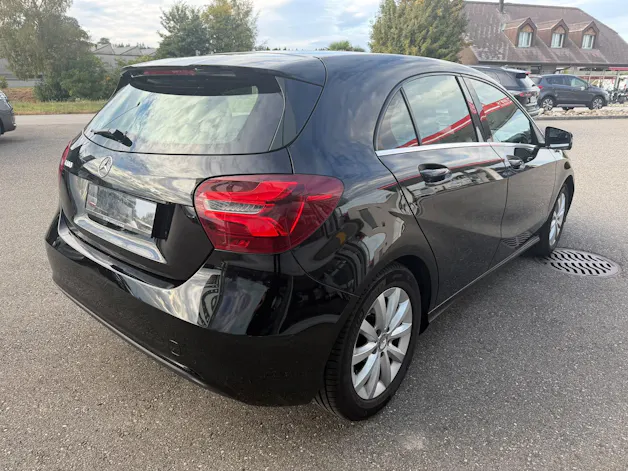 MERCEDES-BENZ A 180