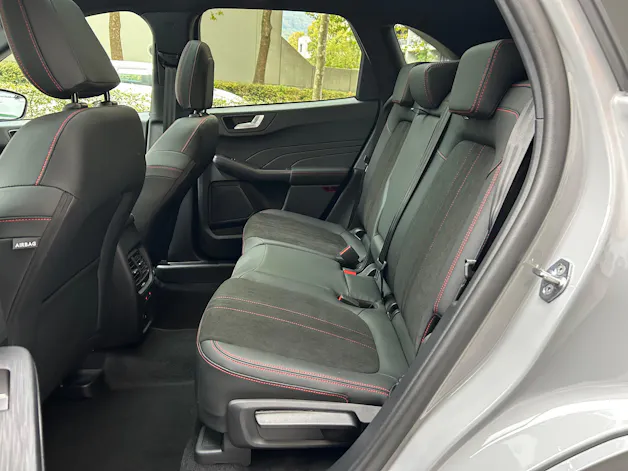 FORD Kuga 2.5 FHEV ST-Line X 4WD