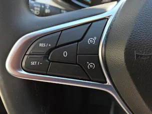 RENAULT Clio 1.6 E-Tech Techno