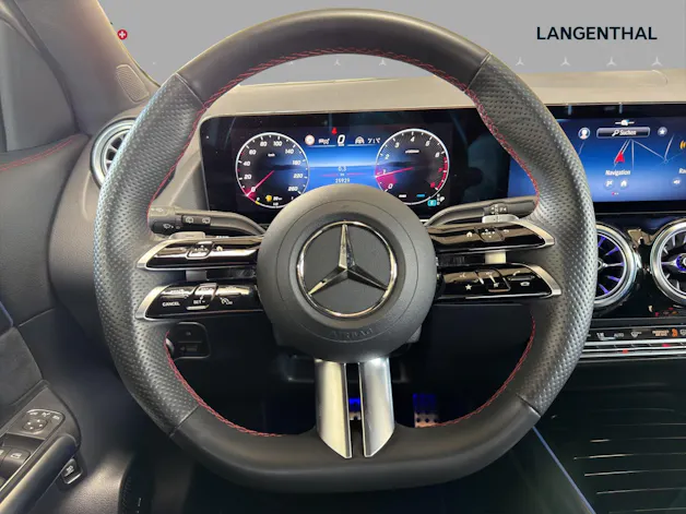 MERCEDES-BENZ GLA 200 7G-DCT