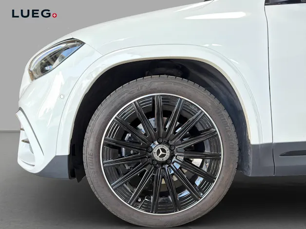 MERCEDES-BENZ GLA 200 7G-DCT