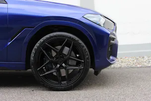 BMW X6 M50i INDIVIDUAL *SAN MARINO BLAU* 🎉1.88%-LEASINGAKTION🎉