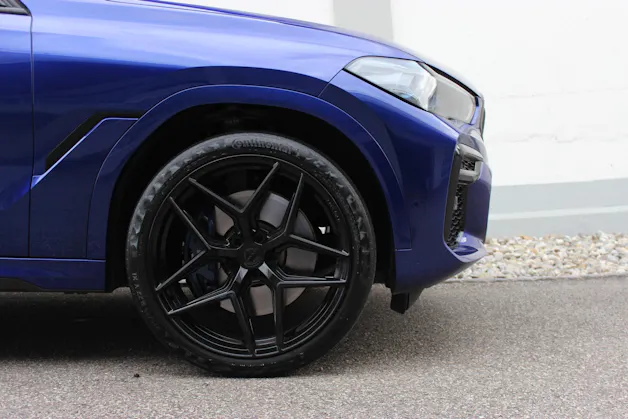 BMW X6 M50i INDIVIDUAL *SAN MARINO BLAU* 🎉1.88%-LEASINGAKTION🎉