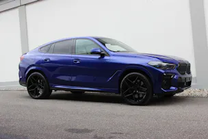 BMW X6 M50i INDIVIDUAL *SAN MARINO BLAU* 🎉1.88%-LEASINGAKTION🎉