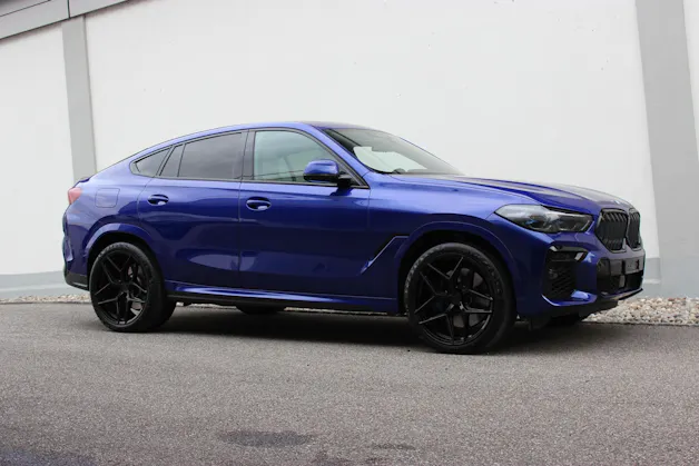 BMW X6 M50i INDIVIDUAL *SAN MARINO BLAU* 🎉1.88%-LEASINGAKTION🎉
