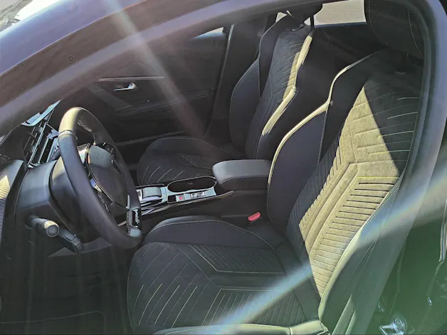 PEUGEOT 208 1.2 Hybrid 145 GT Exclusive