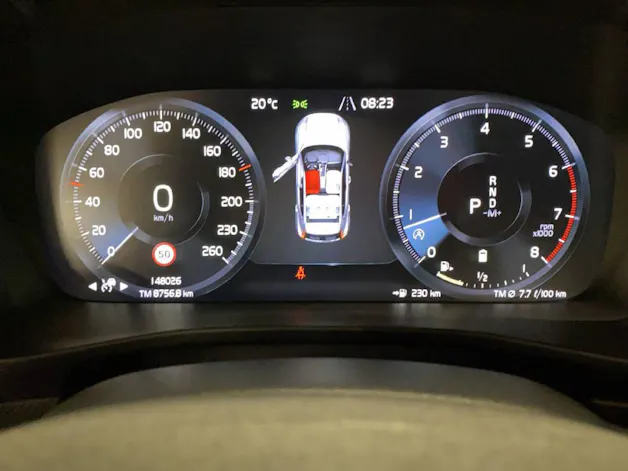 VOLVO XC40 2.0 B4 MH R-Design AWD