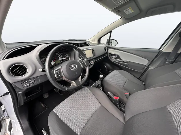 Toyota Yaris 1.33 VVT-i Sol Premium