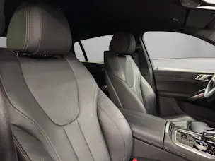 BMW X6 M50i