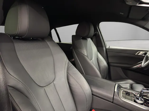 BMW X6 M50i
