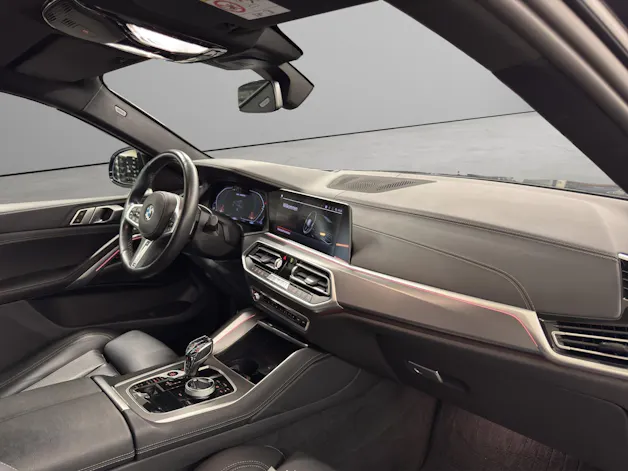 BMW X6 M50i