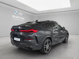 BMW X6 M50i