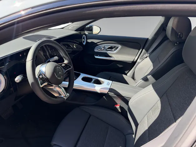 MERCEDES-BENZ CLA 200 4 M