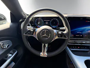 MERCEDES-BENZ CLA 200 4 M