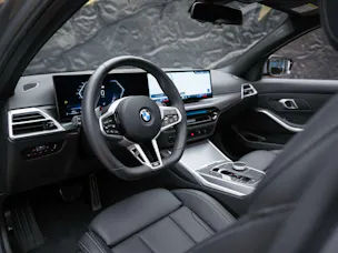 BMW 330d xDrive Steptronic M Sport Pro *Facelift*Werksgarantie*Panorama*Head-Up*AHK*