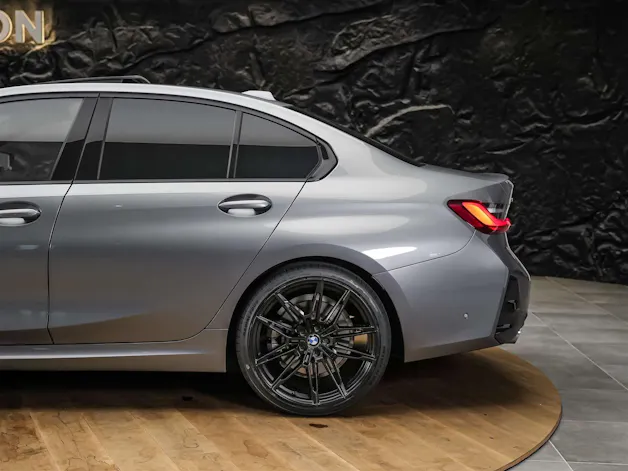 BMW 330d xDrive Steptronic M Sport Pro *Facelift*Werksgarantie*Panorama*Head-Up*AHK*