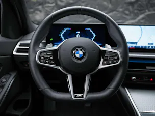 BMW 330d xDrive Steptronic M Sport Pro *Facelift*Werksgarantie*Panorama*Head-Up*AHK*