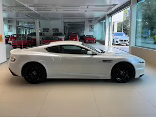 ASTON MARTIN DBS Coupé