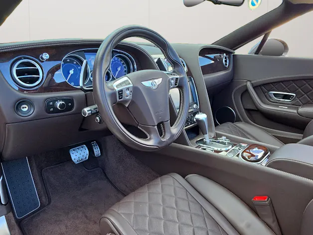 BENTLEY Continental GTC 4.0 V8- im neuwertigen Zustand!