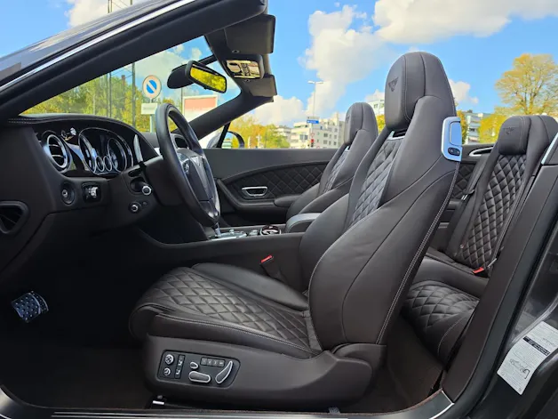 BENTLEY Continental GTC 4.0 V8- im neuwertigen Zustand!