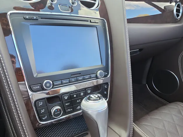 BENTLEY Continental GTC 4.0 V8- im neuwertigen Zustand!