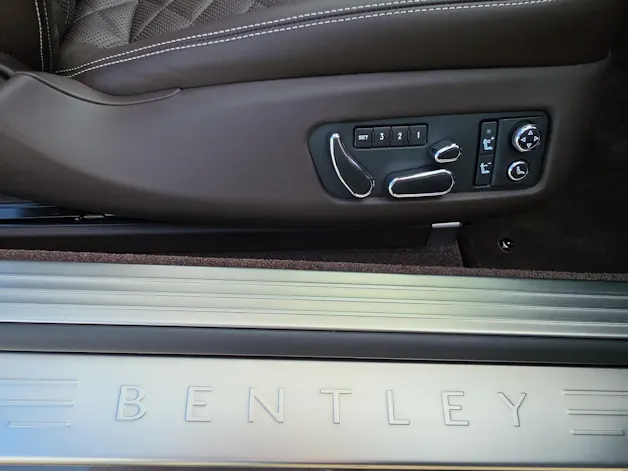 BENTLEY Continental GTC 4.0 V8- im neuwertigen Zustand!