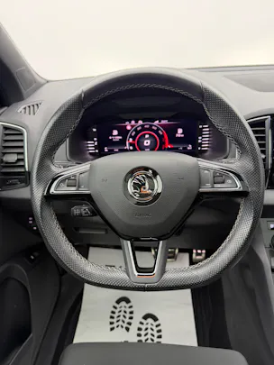 SKODA Karoq 2.0 TSI 190PS Black Magic Perl SportLine 4x4 DSG / RF-Kamera / Panoramadach / Virtuelles Cockpit / AHK-Schwenkbar /