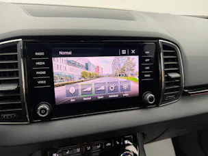 SKODA Karoq 2.0 TSI 190PS Black Magic Perl SportLine 4x4 DSG / RF-Kamera / Panoramadach / Virtuelles Cockpit / AHK-Schwenkbar /