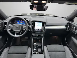 VOLVO XC40 2.0 B3 MH Plus Dark