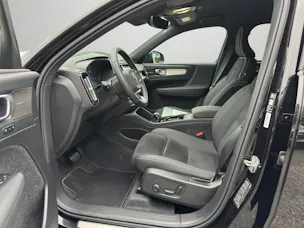 VOLVO XC40 2.0 B3 MH Plus Dark