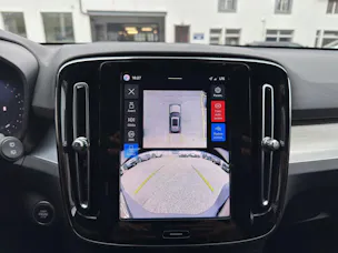 VOLVO XC40 2.0 B3 MH Plus Dark