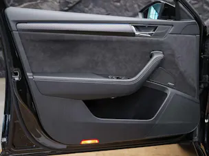 SKODA Superb Limousine 2.0 TSI SportLine 4x4 DSG *Standheizung*CANTON Soundsystem*Lenkradheizung*