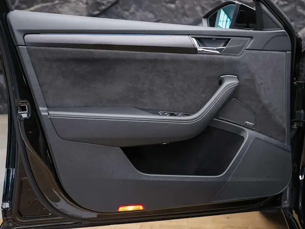 SKODA Superb Limousine 2.0 TSI SportLine 4x4 DSG *Standheizung*CANTON Soundsystem*Lenkradheizung*