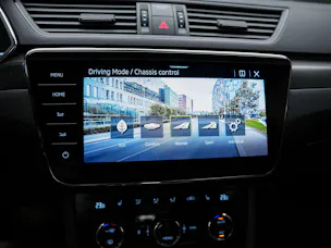 SKODA Superb Limousine 2.0 TSI SportLine 4x4 DSG *Standheizung*CANTON Soundsystem*Lenkradheizung*