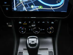 SKODA Superb Limousine 2.0 TSI SportLine 4x4 DSG *Standheizung*CANTON Soundsystem*Lenkradheizung*